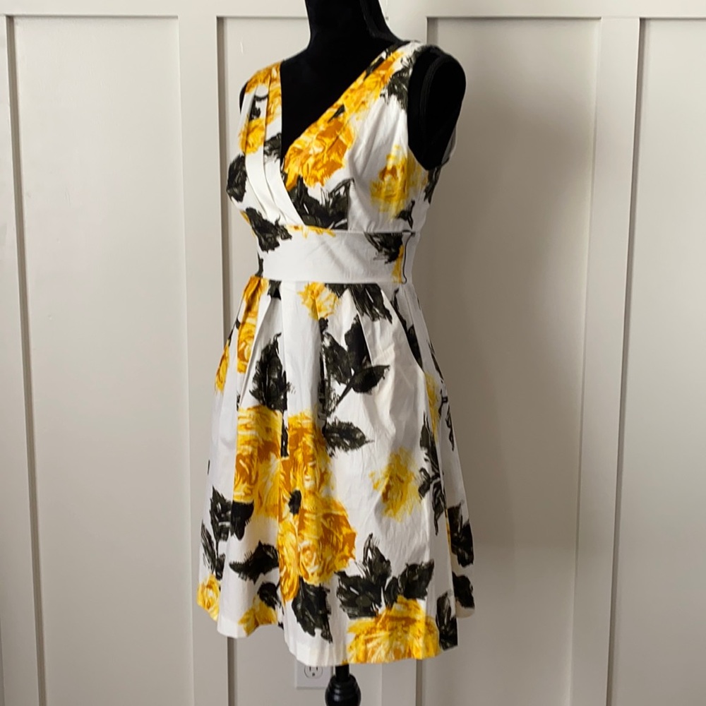 New sleeveless yellow roses sundress with pockets